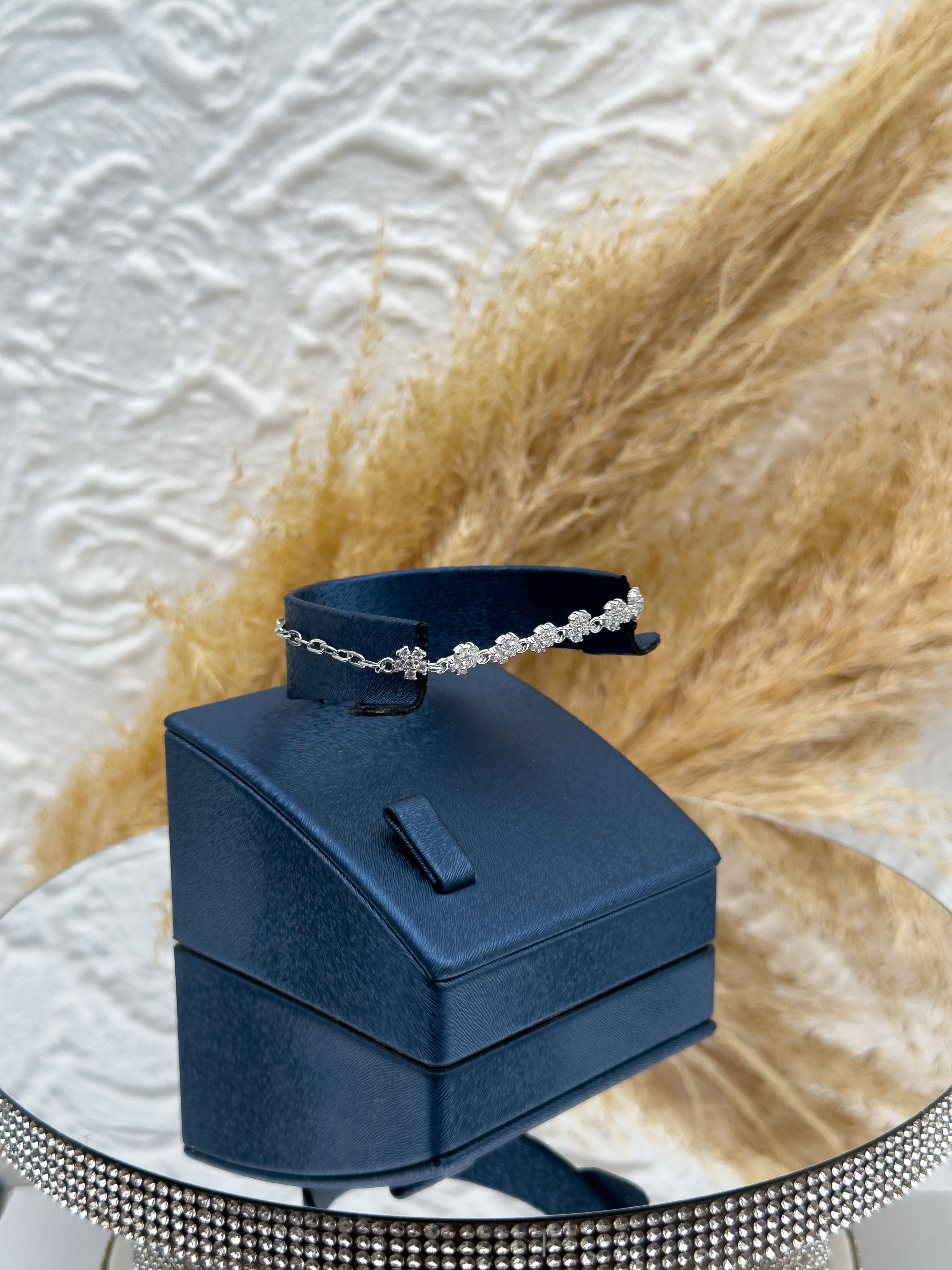 925 Ayar Gümüş Su Yolu Yonca Figürlü Spor Kadın Bileklik – Şık, Zarif ve Günlük Kullanıma Uygun