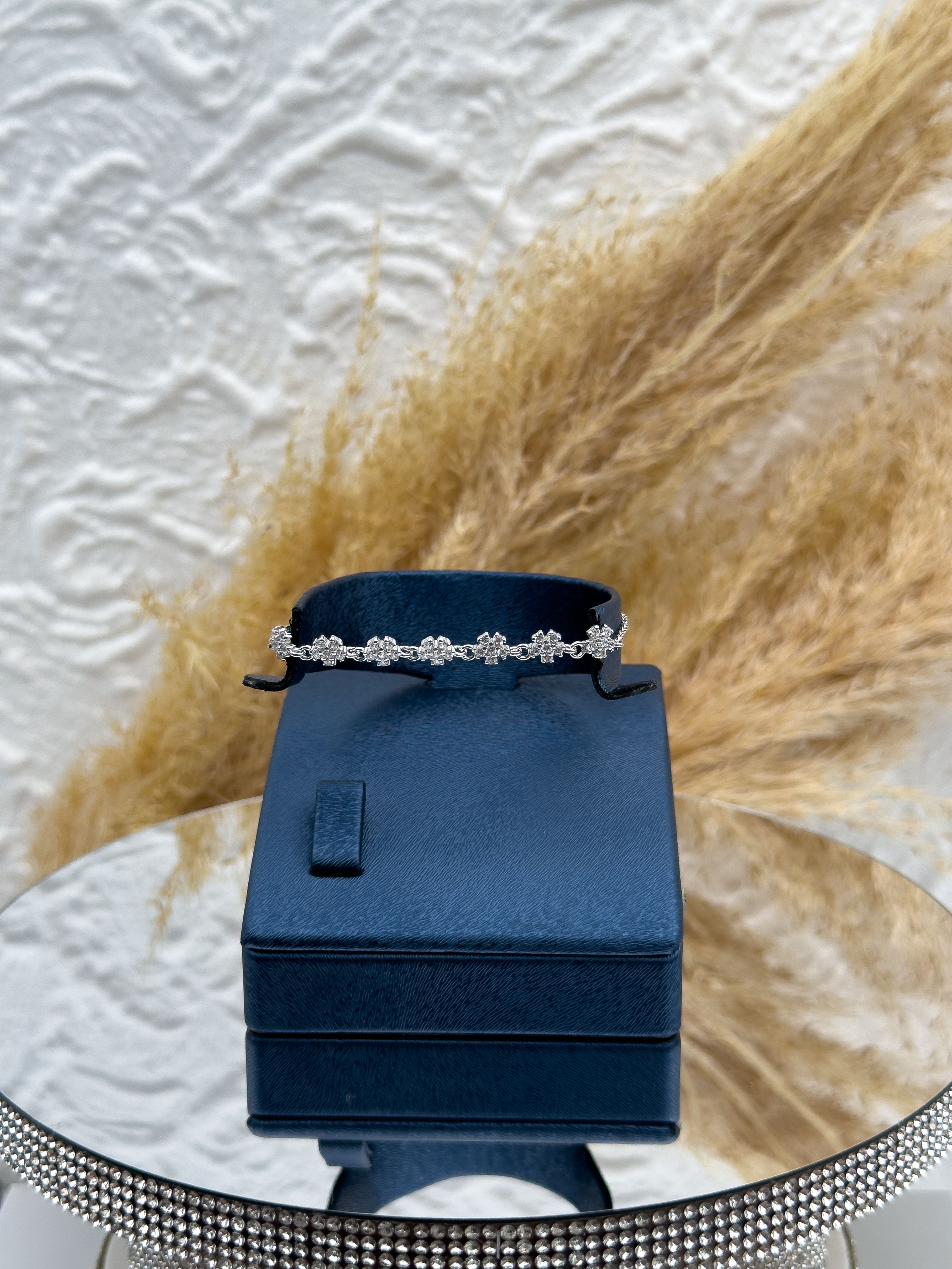 925 Ayar Gümüş Su Yolu Yonca Figürlü Spor Kadın Bileklik – Şık, Zarif ve Günlük Kullanıma Uygun