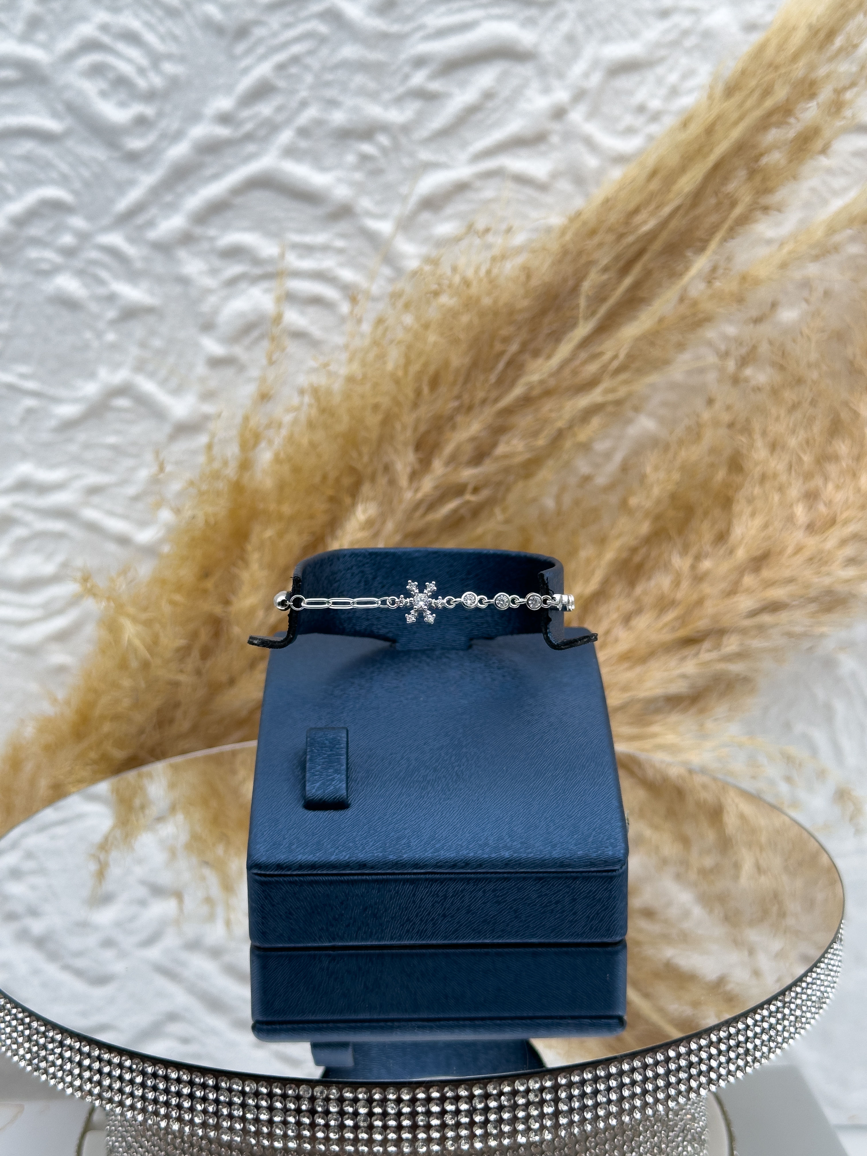 925 Ayar Gümüş Yarım Su Yolu Kar Tanesi Detaylı Spor Bayan Bileklik – Zarif ve Işıltılı