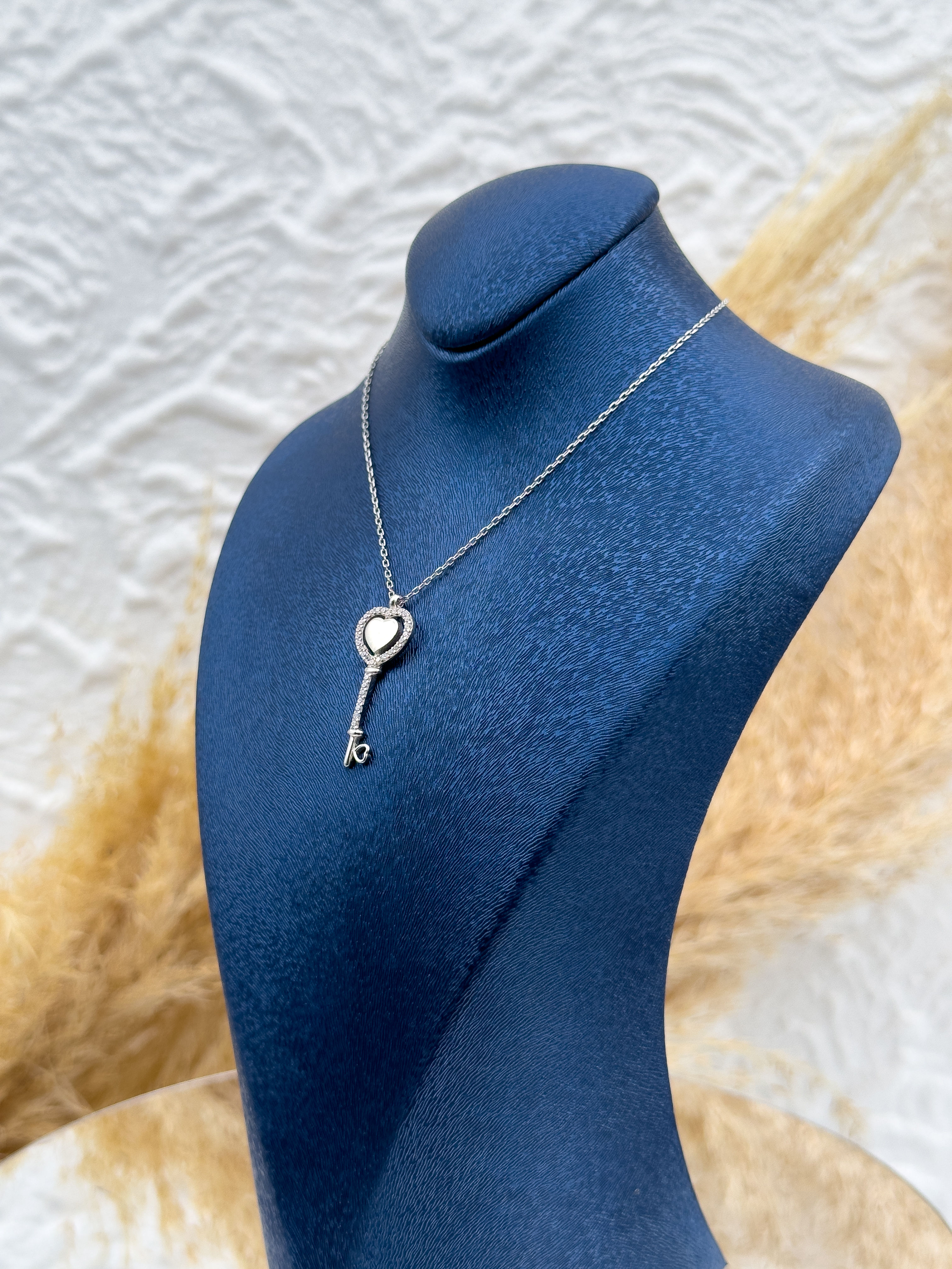 925 Ayar Gümüş Kalp Detaylı Dilek Anahtarı Kadın Kolye – Zirkon Taşlı Zarif Tasarım