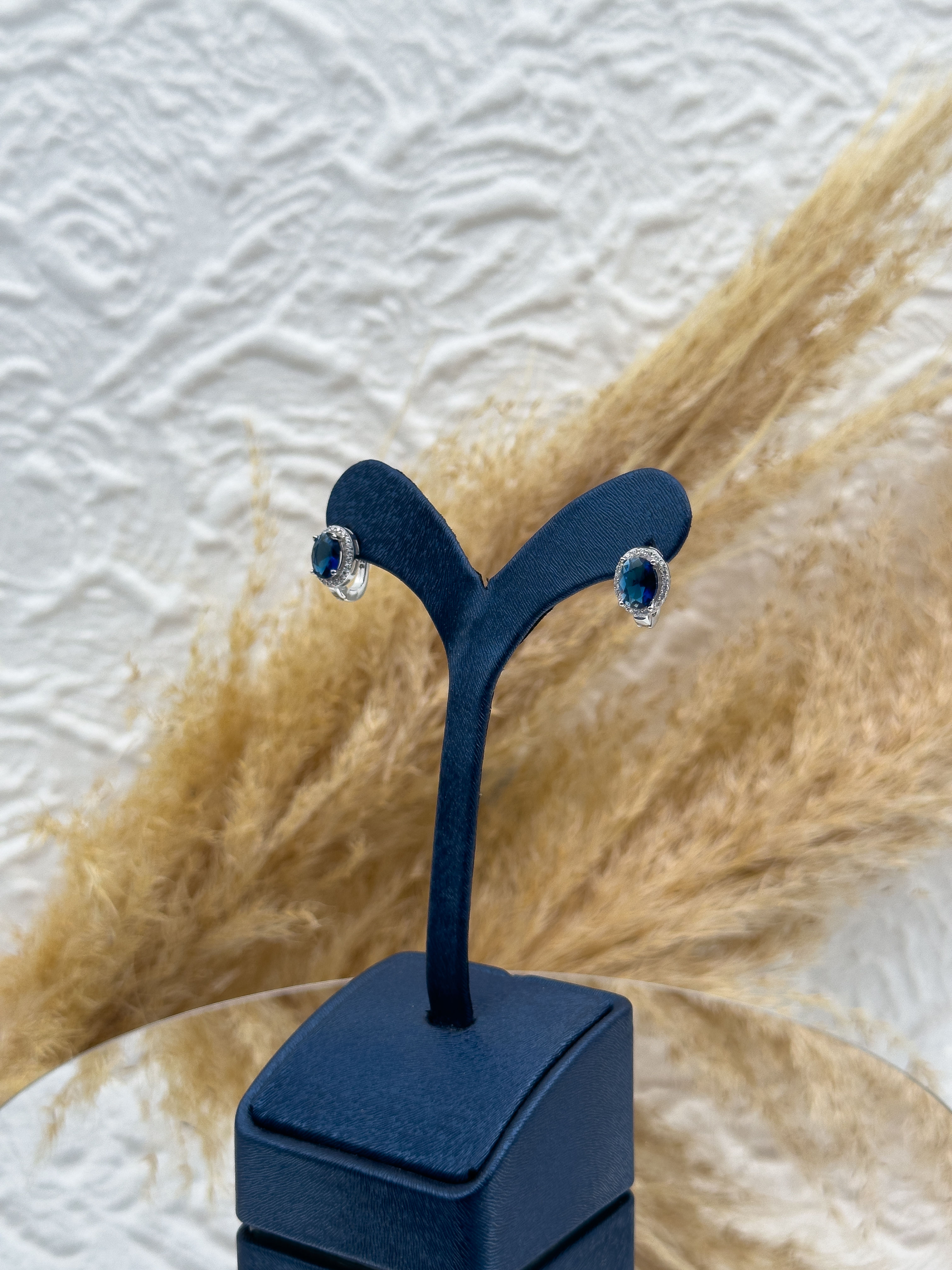 925 Ayar Gümüş Oval Safir Taşlı Günlük Kadın Küpe – Zarif, Şık ve Zamansız