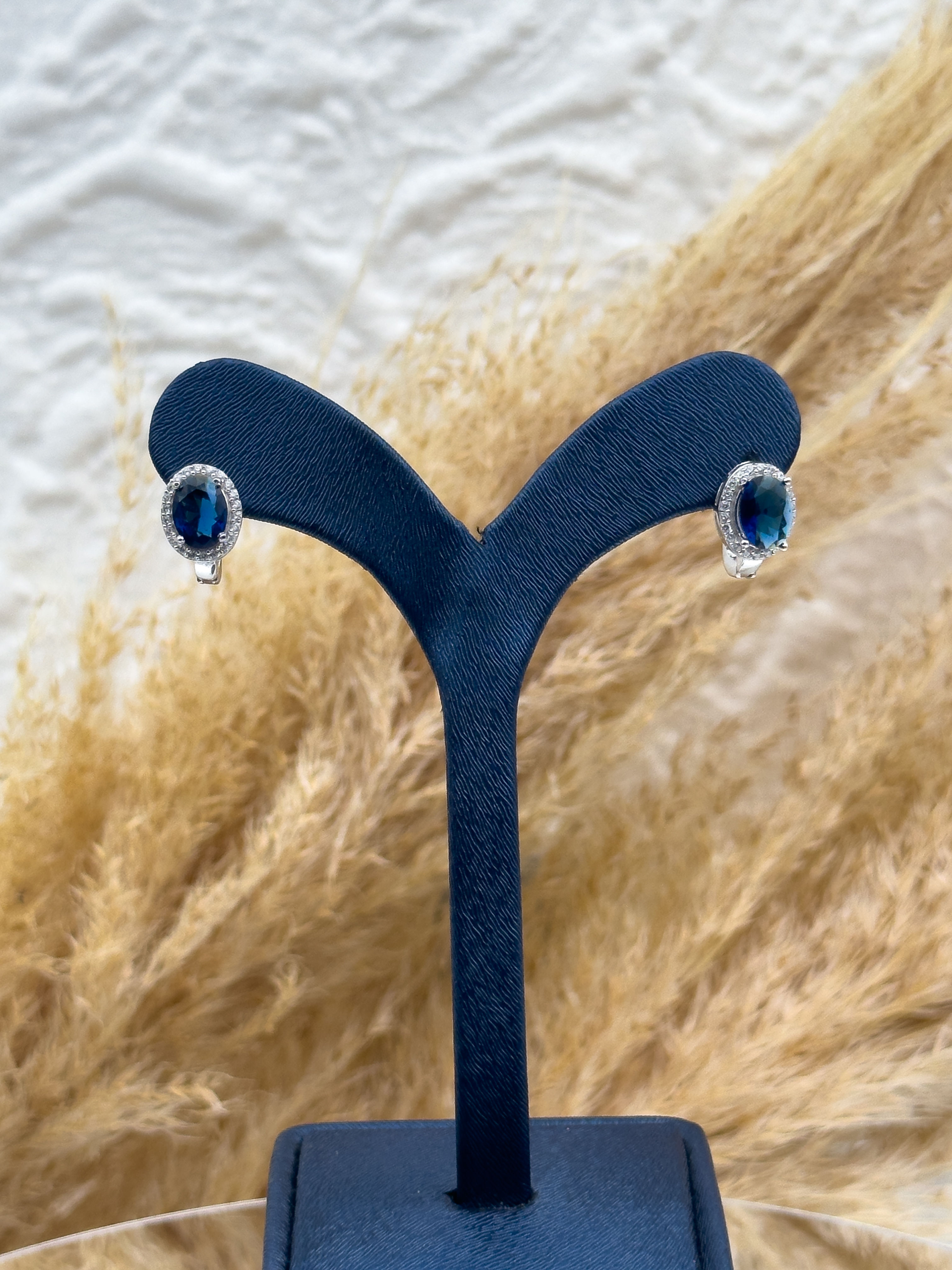 925 Ayar Gümüş Oval Safir Taşlı Günlük Kadın Küpe – Zarif, Şık ve Zamansız