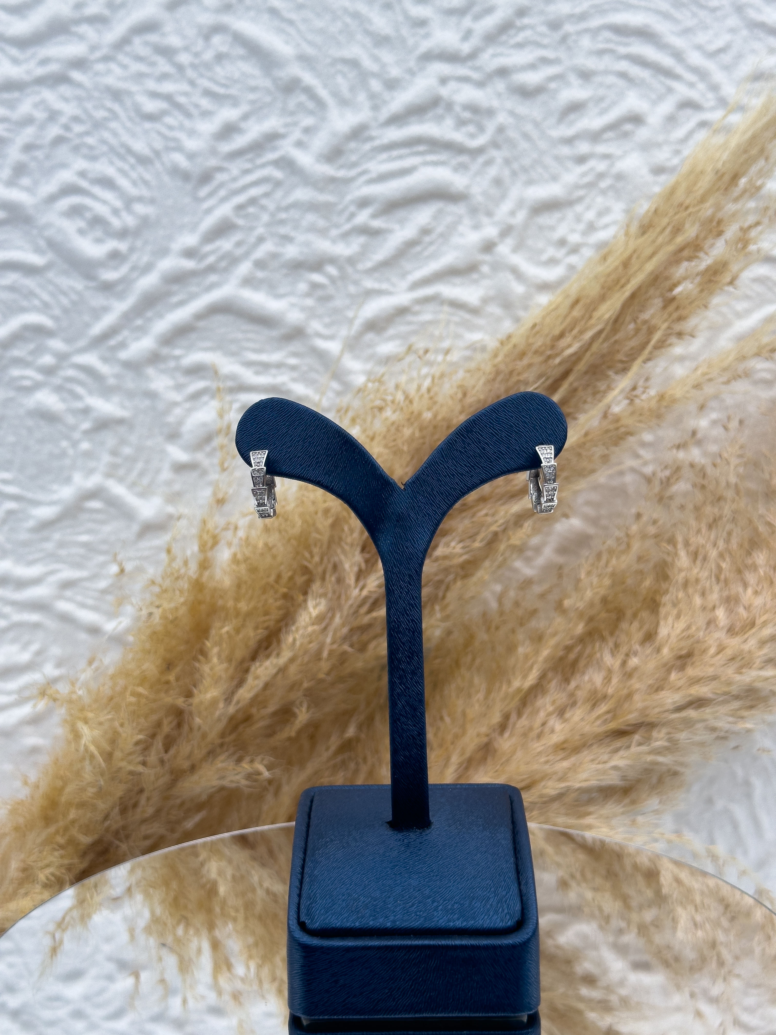 925 Ayar Gümüş Zirkon Taşlı Spor Halka Küpe – Minimal ve Şık Kadın Küpe