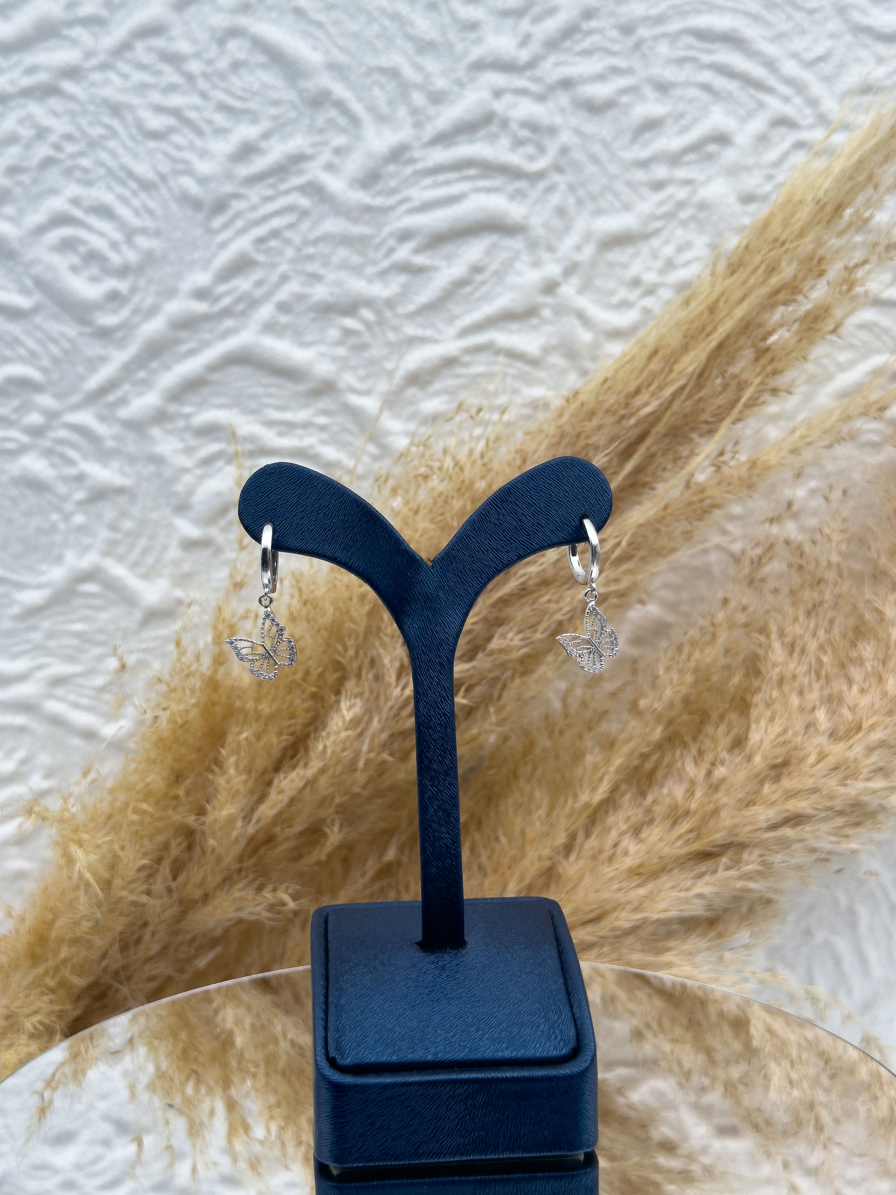 925 Ayar Gümüş Halka Kilitli Zirkon Taşlı Kelebek Sallantılı Küpe