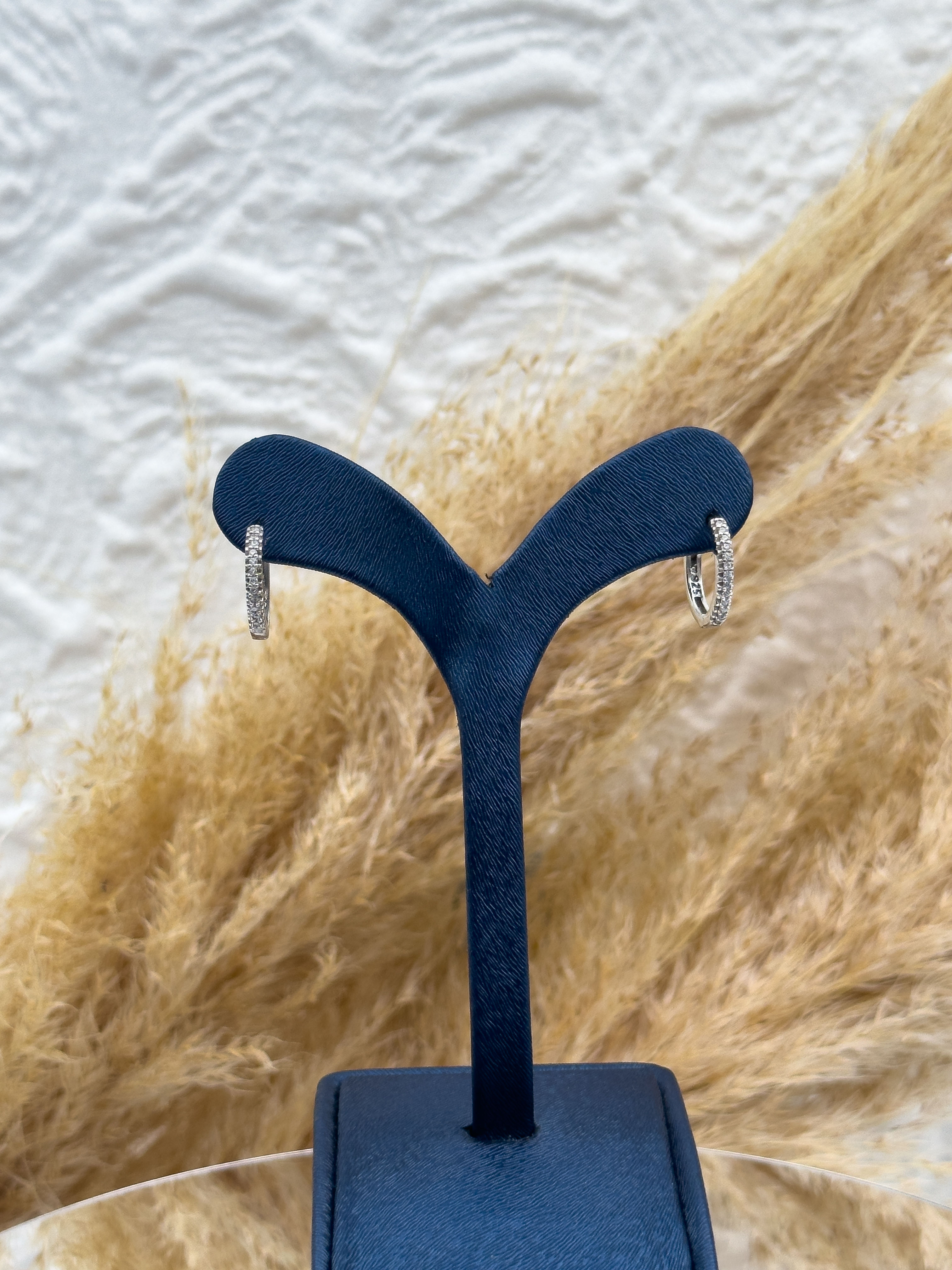 925 Ayar Gümüş Minimal İnce Halka Tam Zirkon Taşlı Günlük Spor Küpe