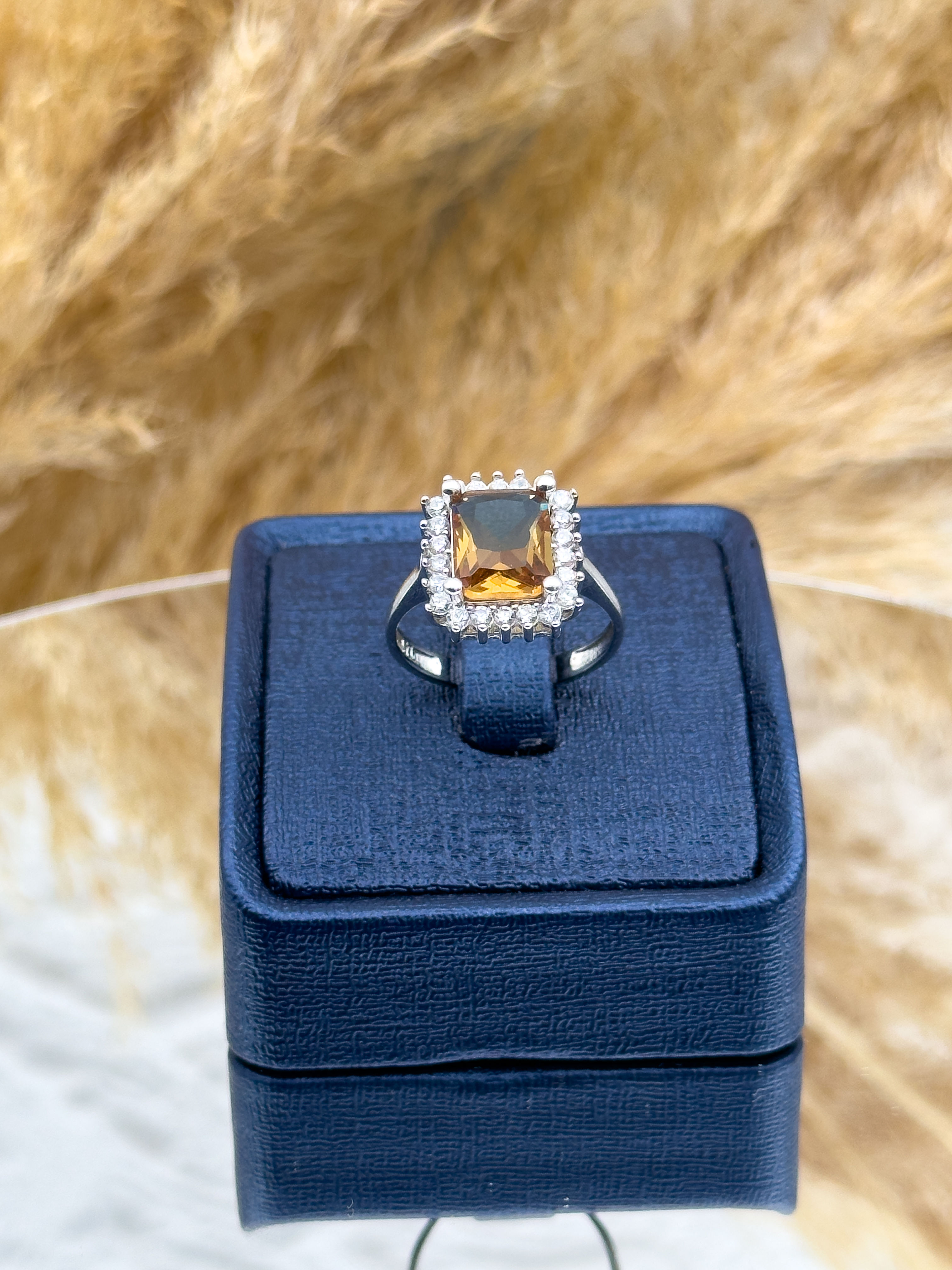 925 Ayar Gümüş Baget Kesim Zultanit Taşlı Zarif Kadın Yüzük – Renk Değiştiren, Işıltılı ve Şık Bayan Yüzüğü