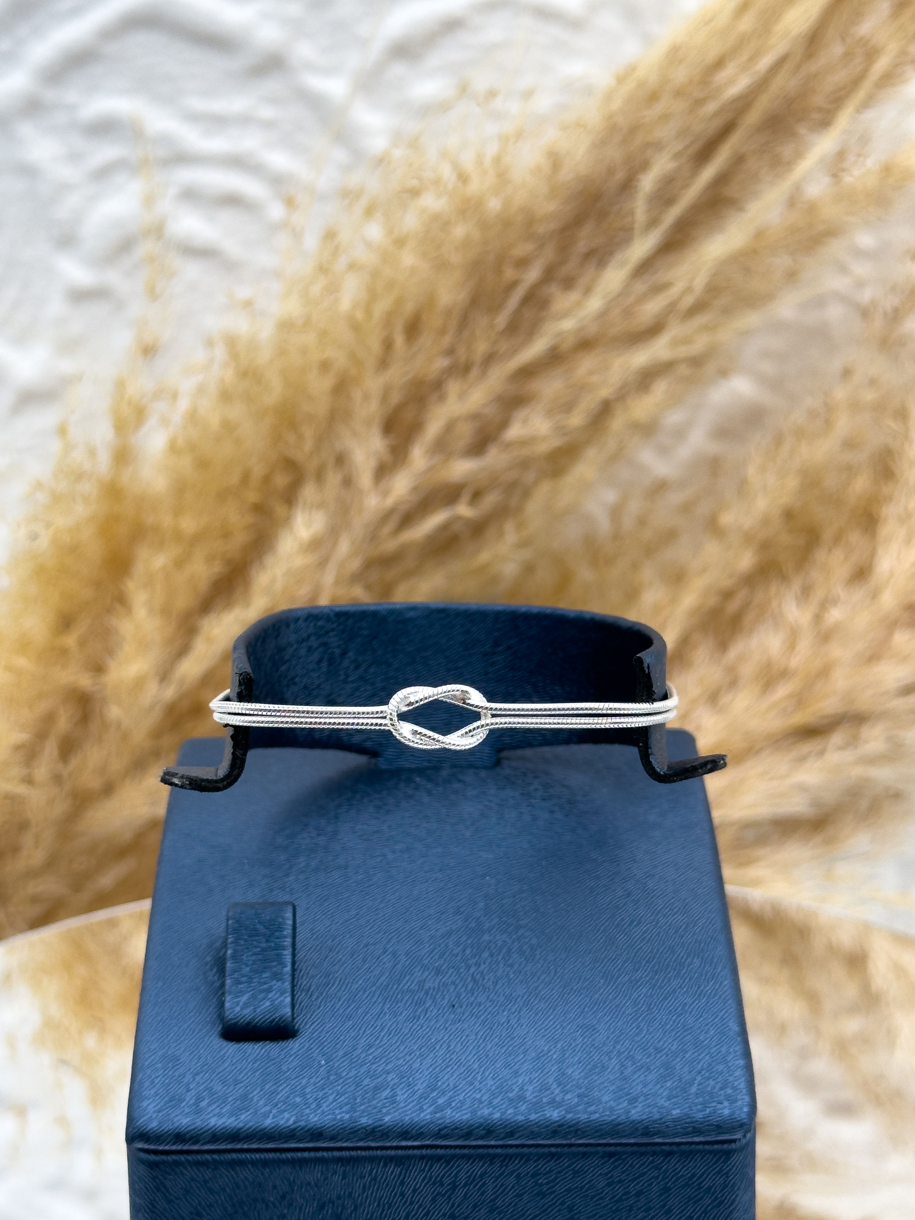 925 Ayar Gümüş Spor Düğüm Modeli Zarif Kadın Bileklik – Minimal, Şık ve Günlük Kullanıma Uygun Hediyelik Bileklik