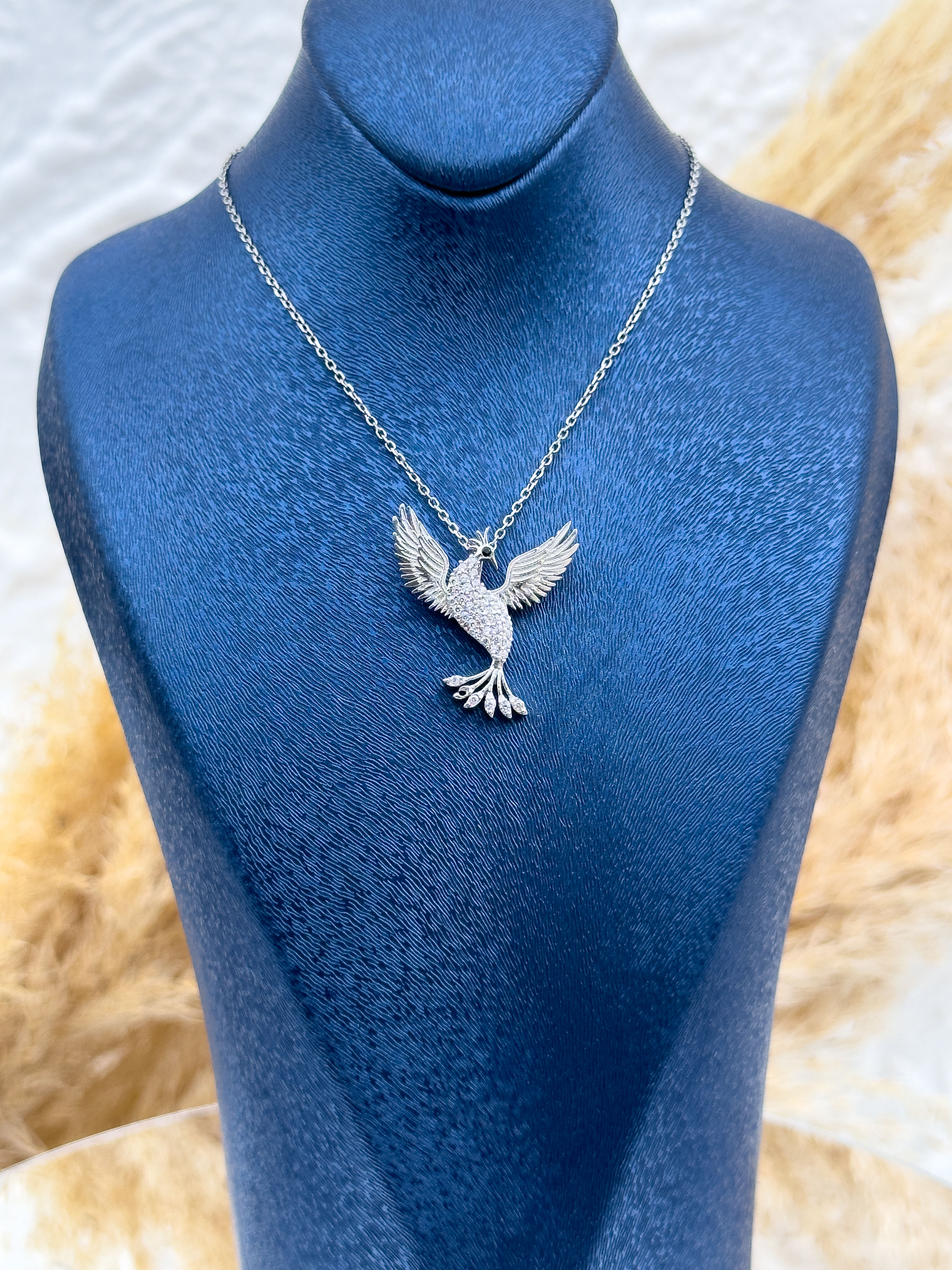 925 Ayar Gümüş Zümrüdüanka Kuşu Figürlü Taşlı Kadın Kolye – Özel Tasarım, Anlamlı, Zarif ve Işıltılı Hediyelik