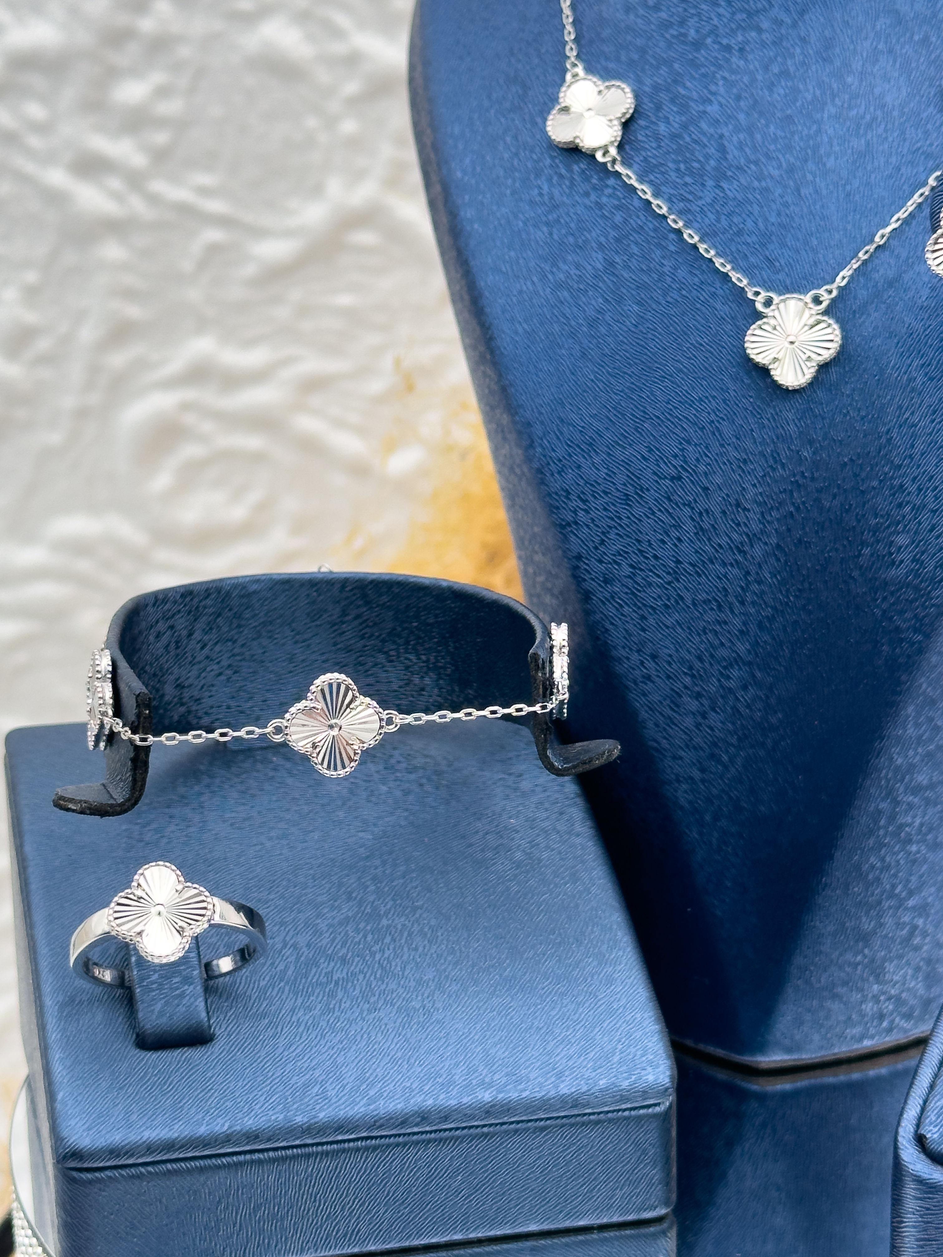 925 Ayar Gümüş Özel Tasarım Yonca Modeli 4’lü Kadın Set – Şans Simgeli, Zarif, Işıltılı ve Hediyelik Takı Seti