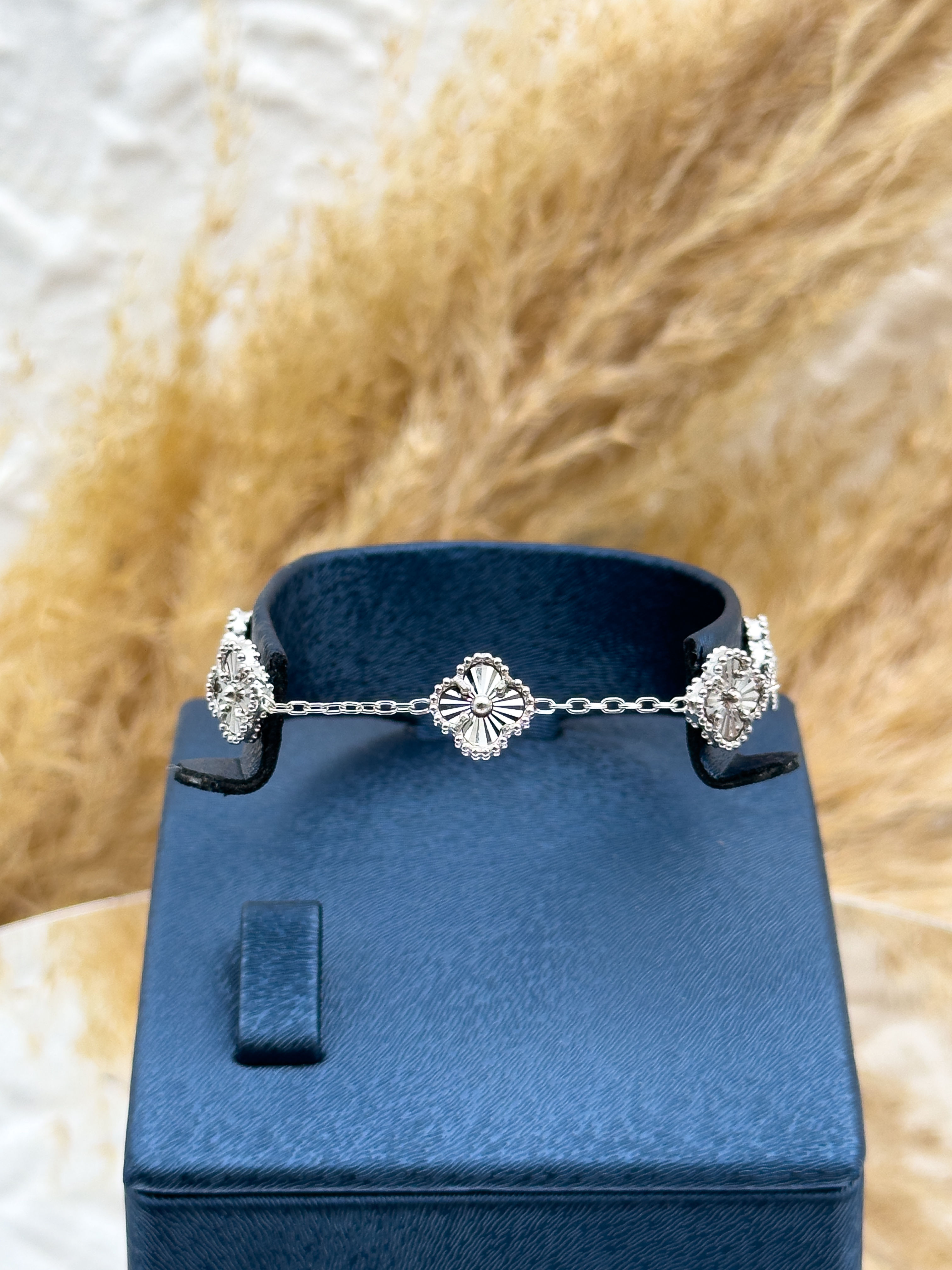 925 Ayar Gümüş Taşsız Mini 5’li Yonca Kadın Bileklik – Zarif Şık Tasarım