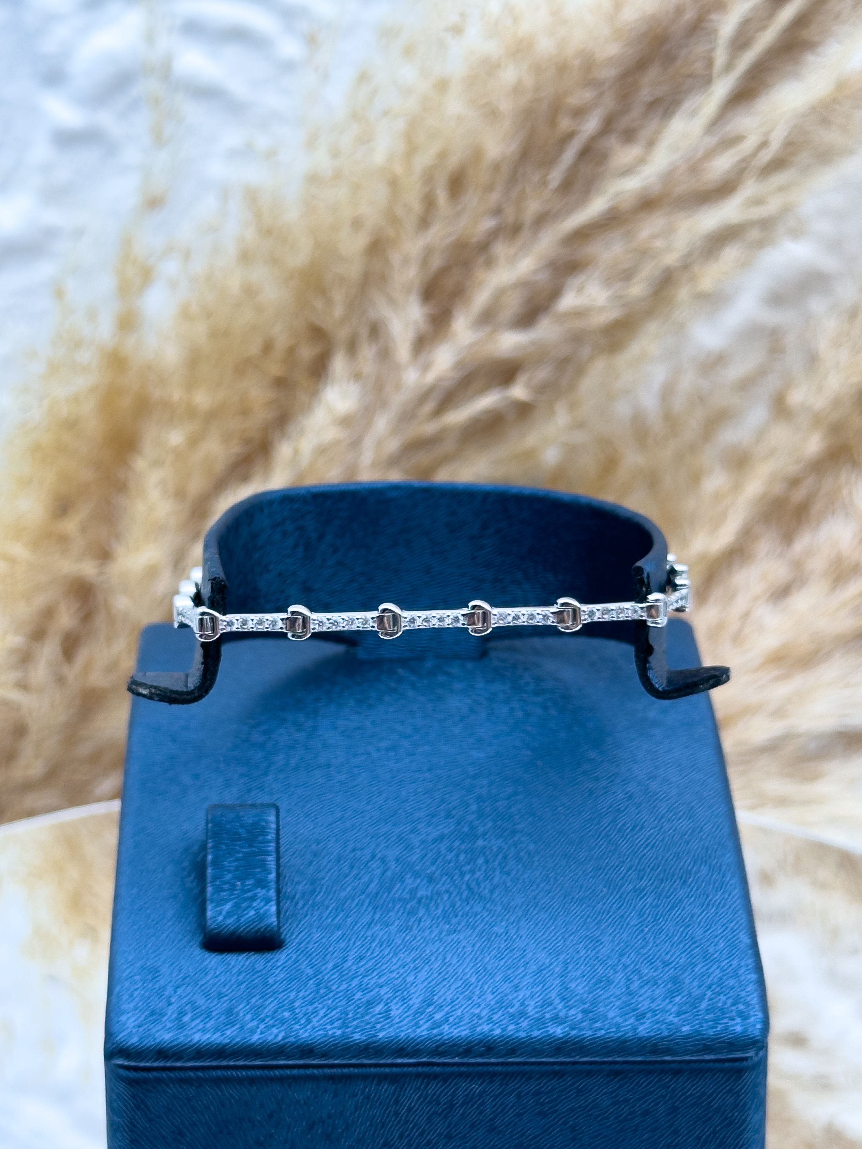 925 Ayar Gümüş Spor Su Yolu Taşlı Kadın Bileklik