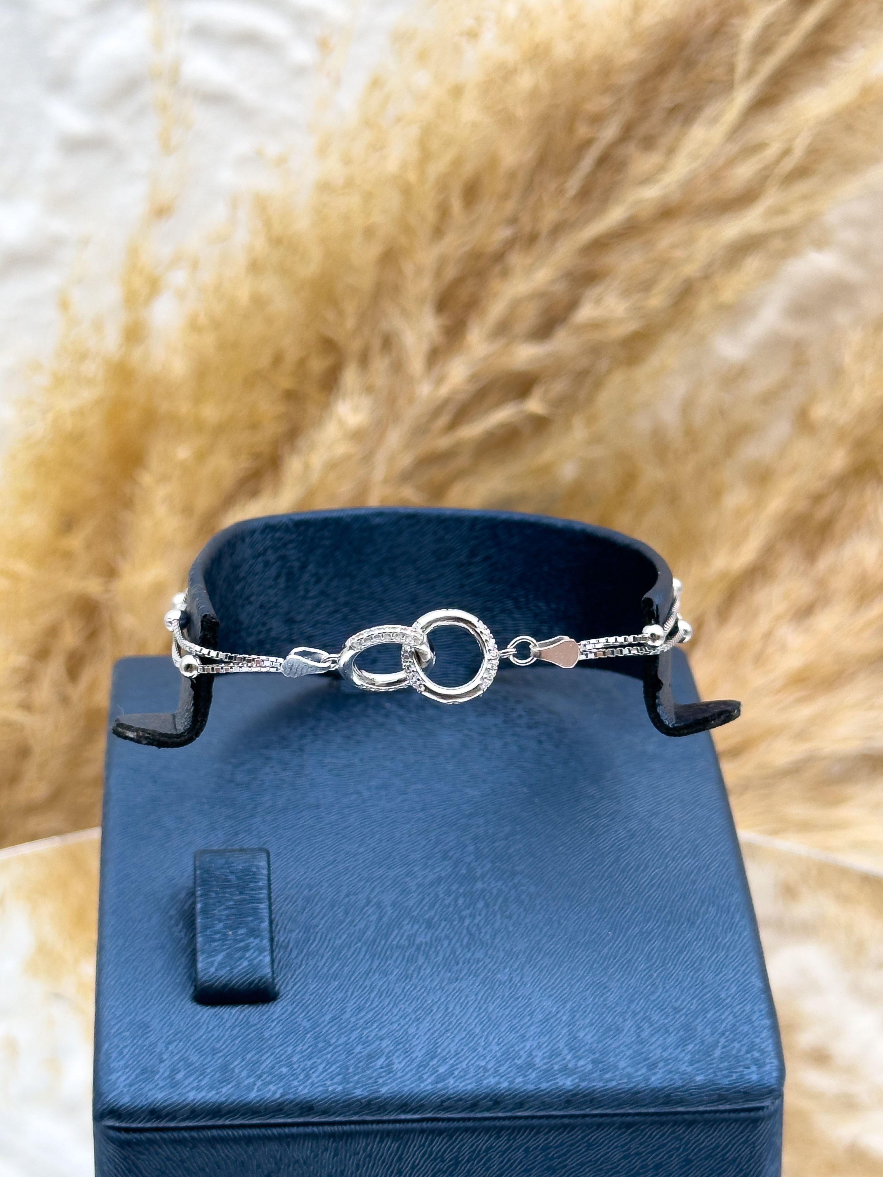 925 Ayar Gümüş Halkalı Spor Kadın Bileklik – Minimal ve Modern Tasarım