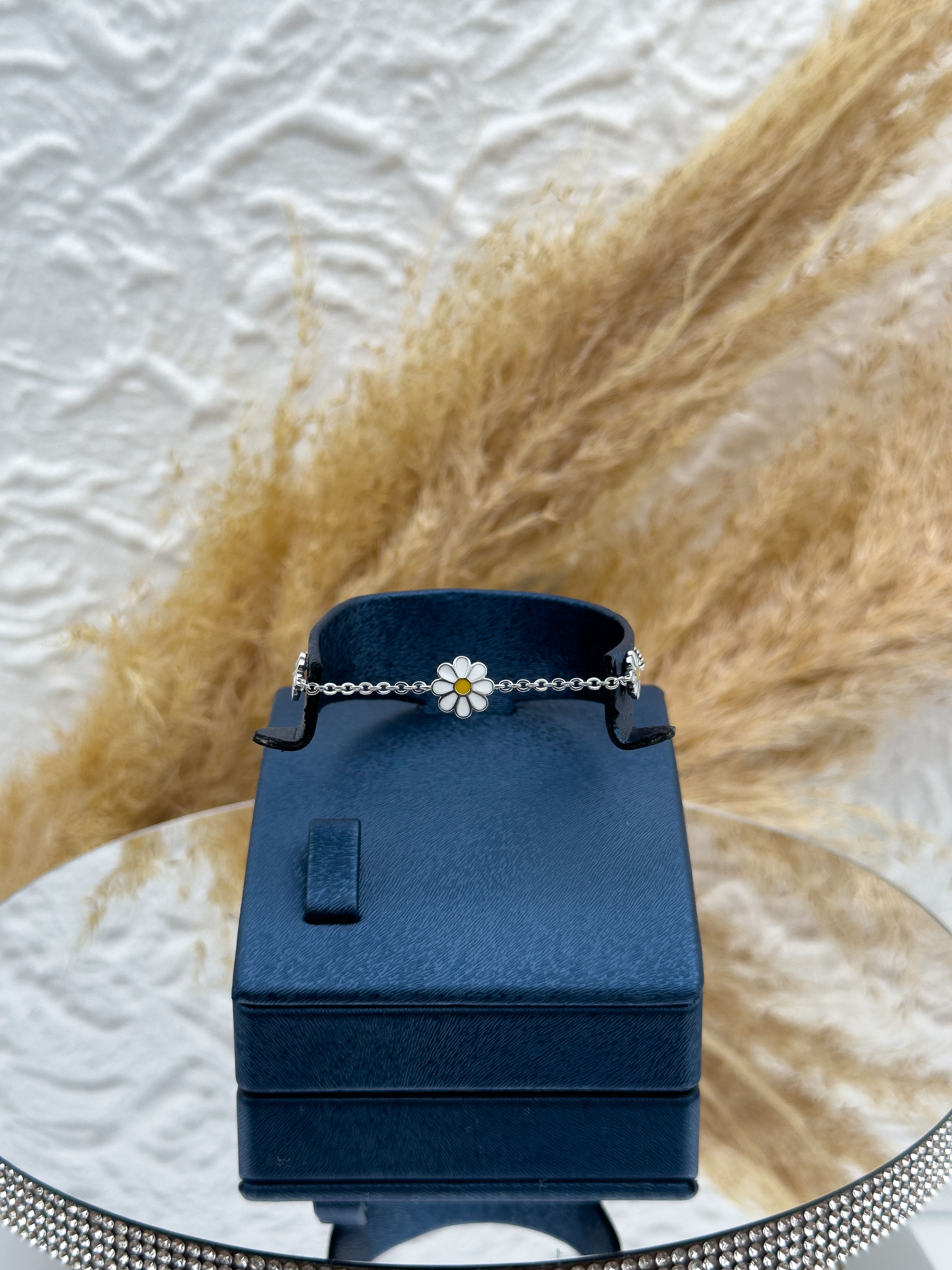 925 Ayar Gümüş Papatyalı Spor Kadın Bileklik – Şık Günlük Kullanım