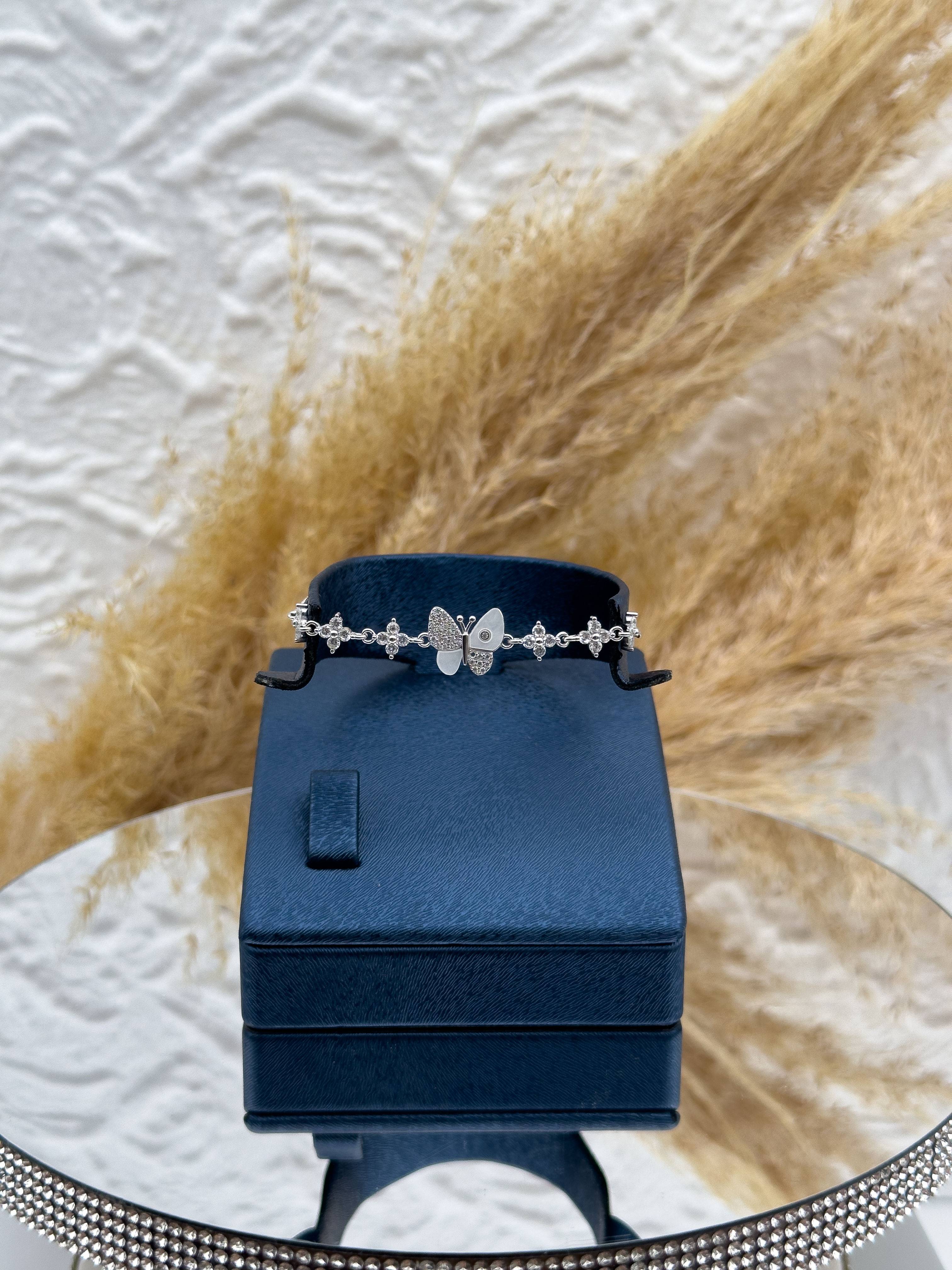 925 Ayar Gümüş Kelebek Figürlü Zarif Kadın Bileklik – Şık ve Feminen Tasarım