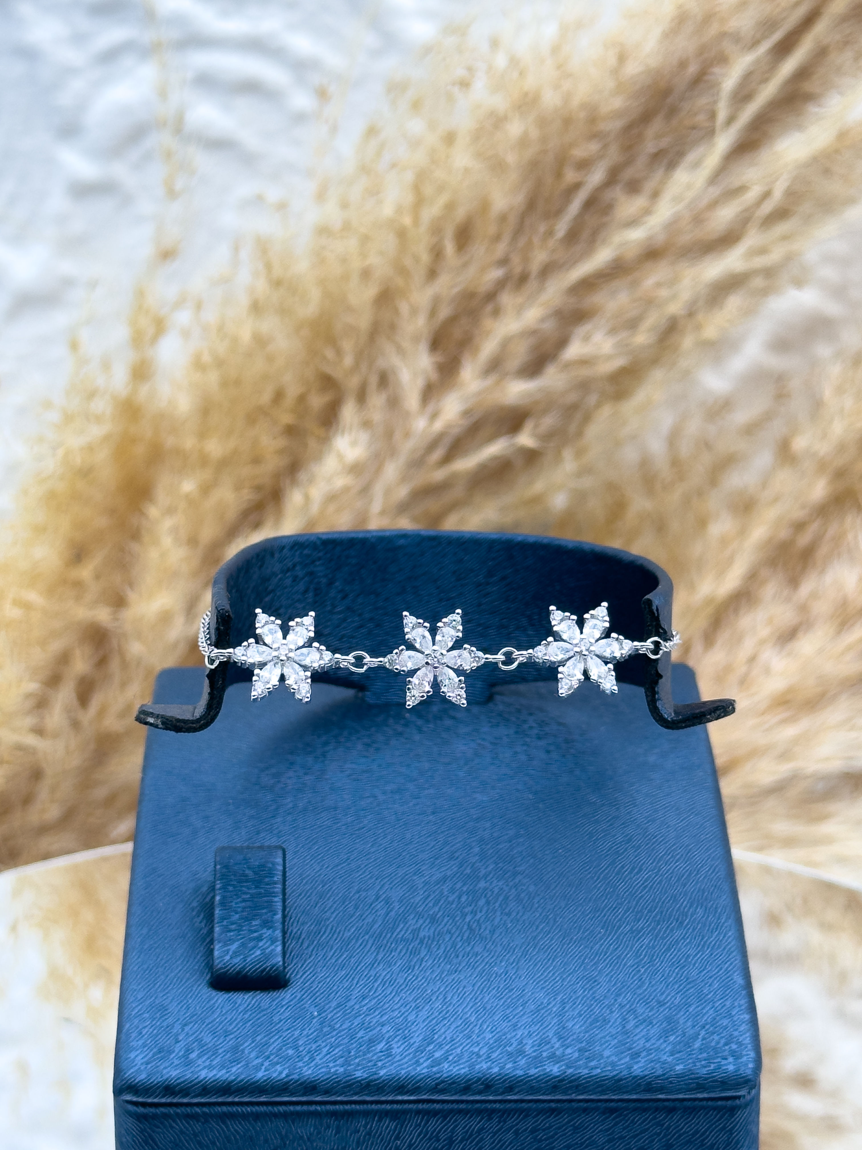 925 Ayar Gümüş 3’lü Lotus Çiçeği Zirkon Taşlı Kadın Bileklik – Özel Seri