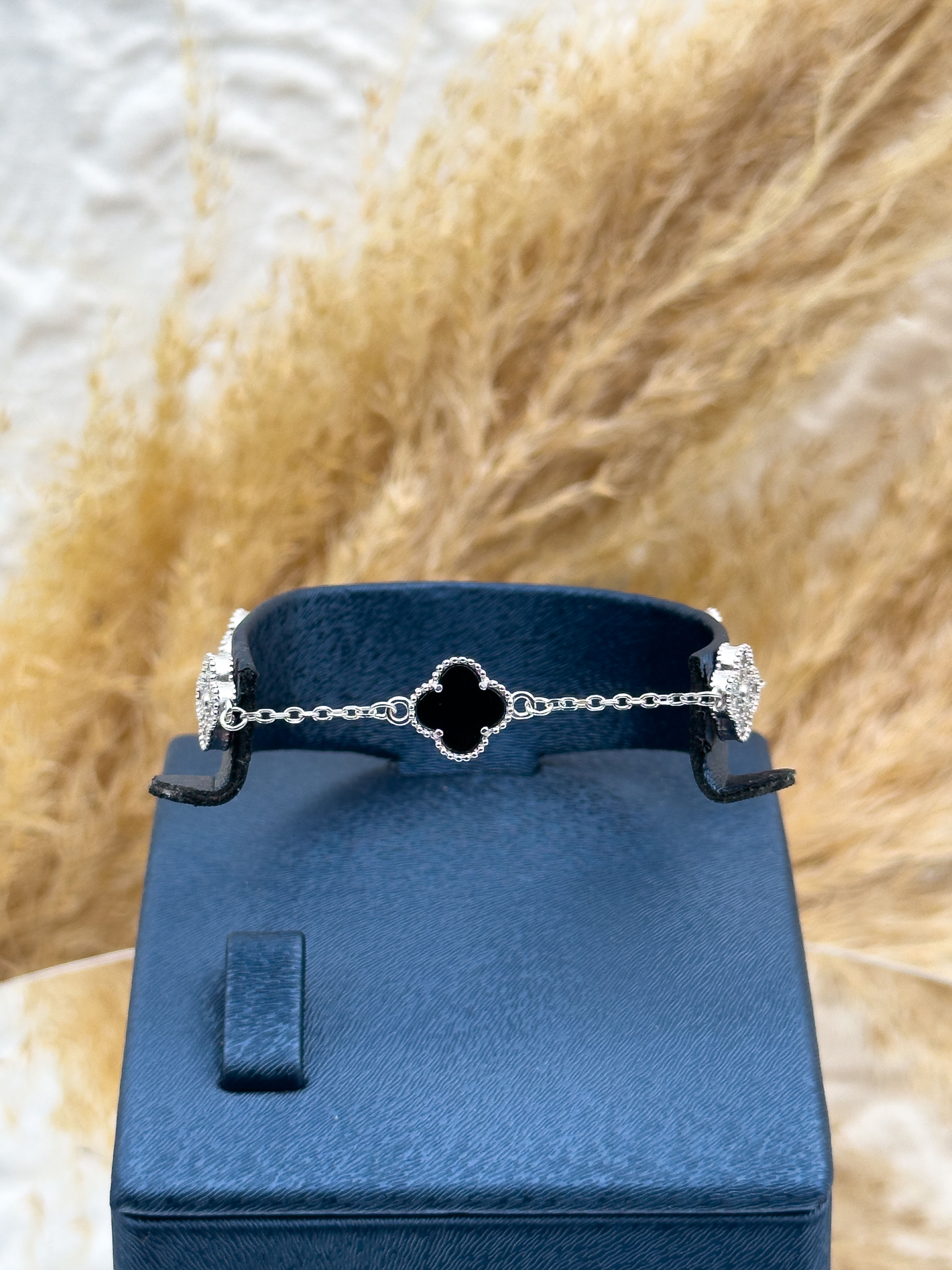 925 Ayar Gümüş Siyah Onix Taşlı Yonca Kadın Bileklik – Günlük Kullanım