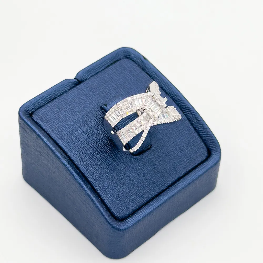 Baget Taşlı Sarmal Gümüş Yüzük