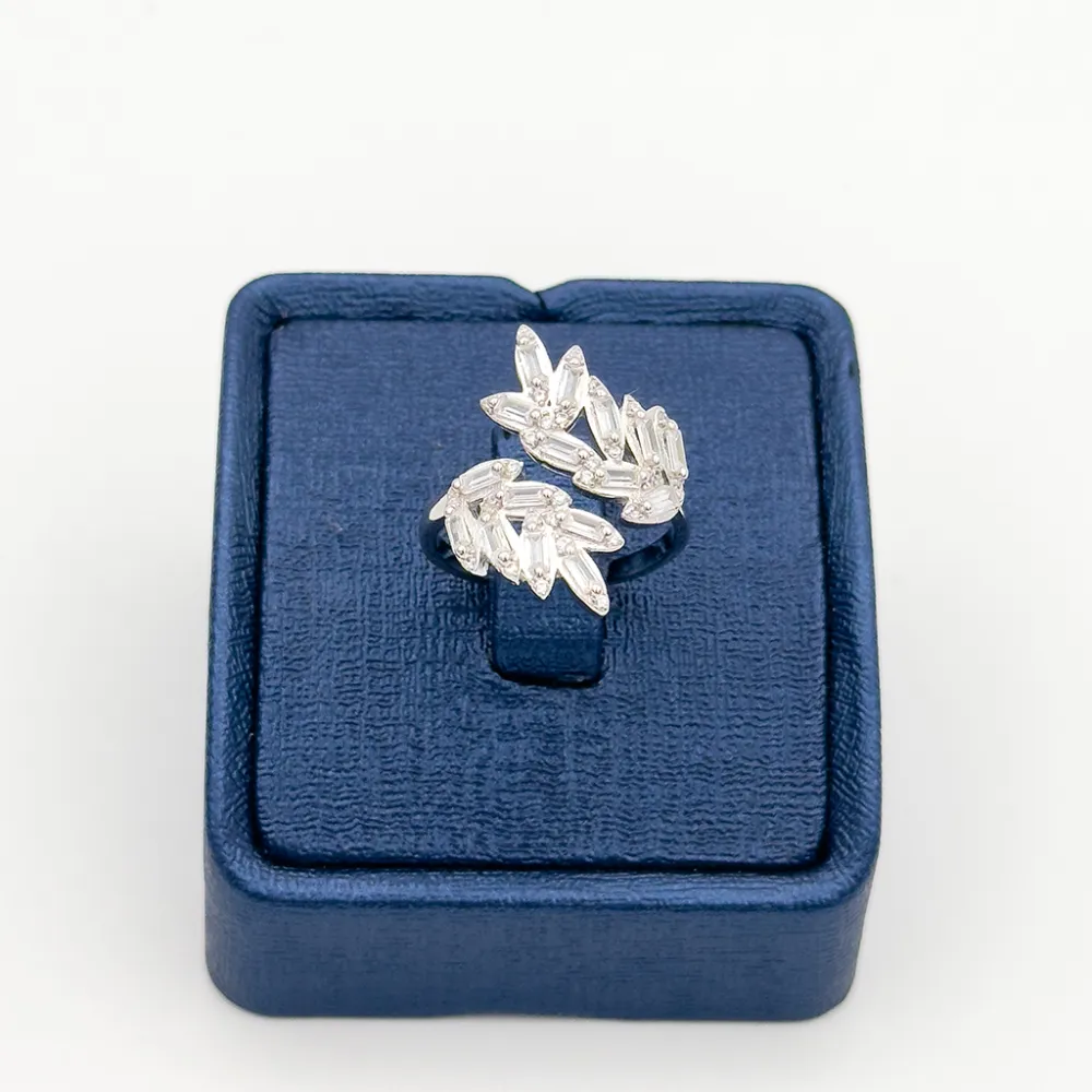 Baget Taşlı Çiçek Sarmal Gümüş Yüzük