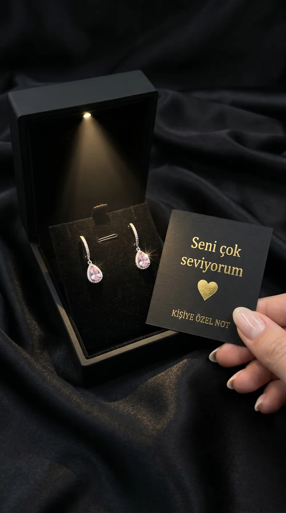 Işıklı Hediye Kutulu Orijinal 925 Ayar Gümüş Damla Pembe Kuvars Taşlı Sallantılı Kadın Küpe
