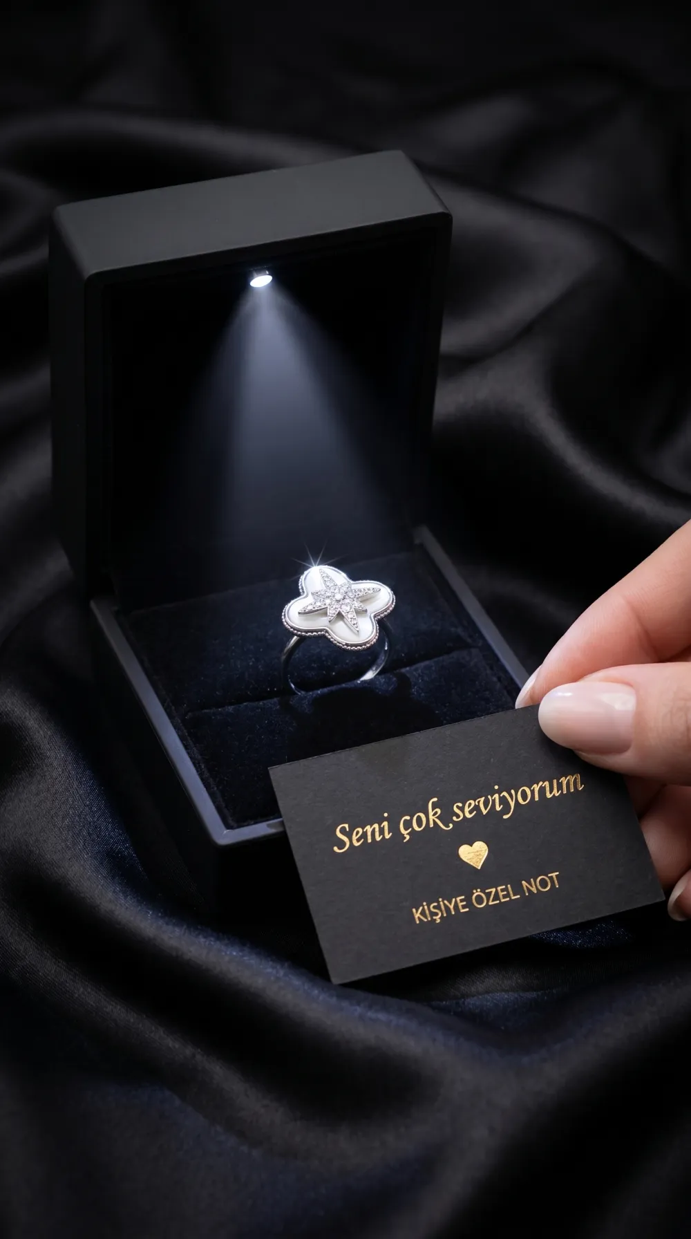 Işıklı Hediye Kutulu Orijinal 925 Ayar Gümüş Sedef Taşlı Şans Yoncası Kuzey Yıldızı Kadın Yüzük