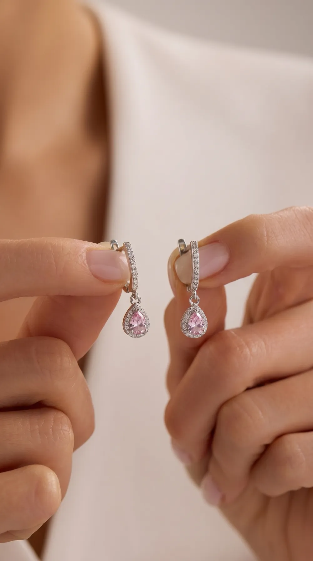 Işıklı Hediye Kutulu Orijinal 925 Ayar Gümüş Damla Pembe Kuvars Taşlı Sallantılı Kadın Küpe