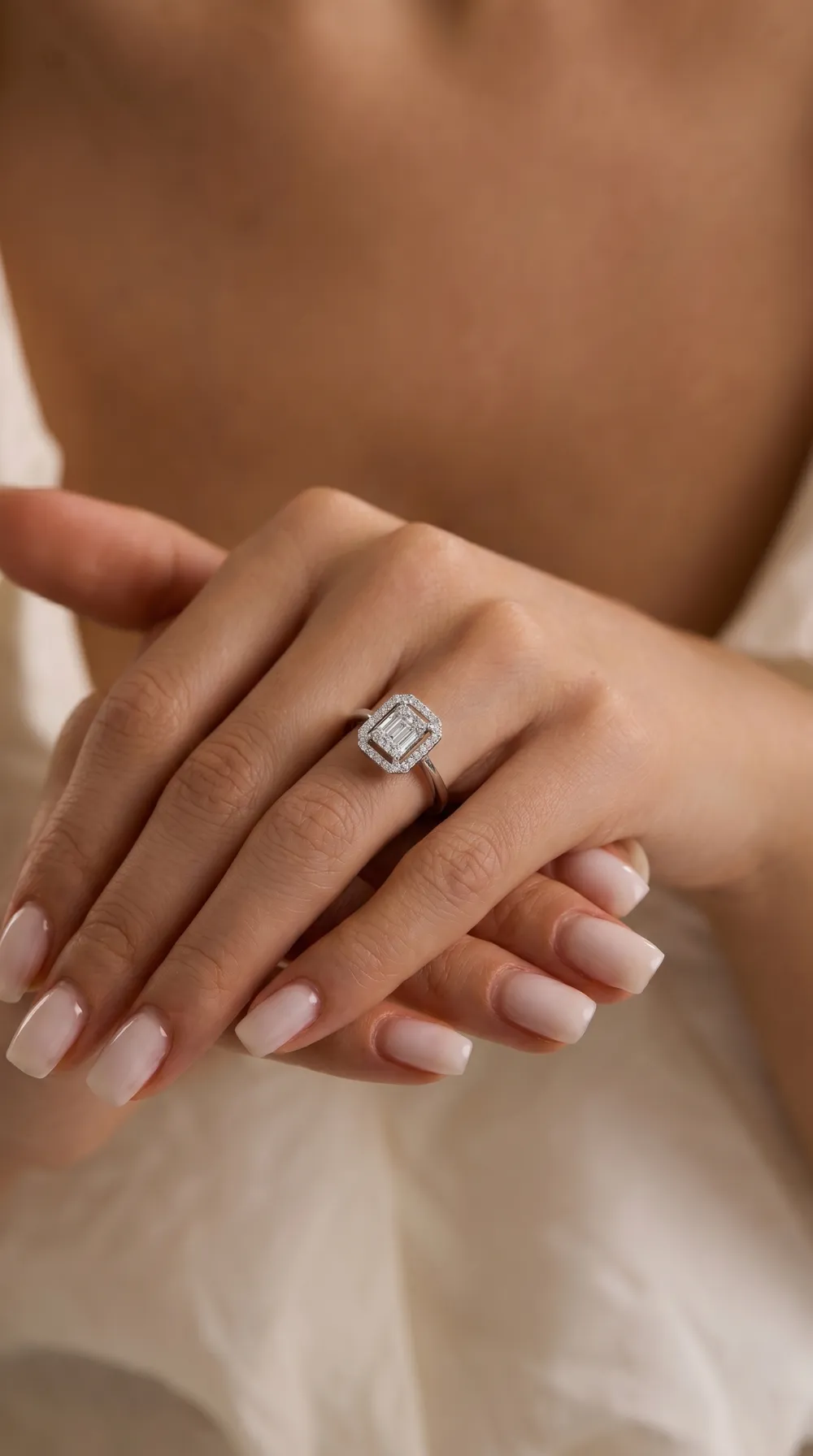925 Ayar Gümüş Baget Pırlanta Montürlü Trend Kadın Yüzük